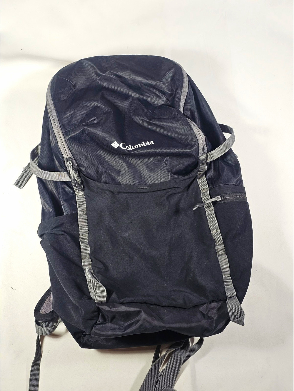 Columbia Small Black/Gray Hiking Backpack Zip, Mesh Back, Ext Pockets